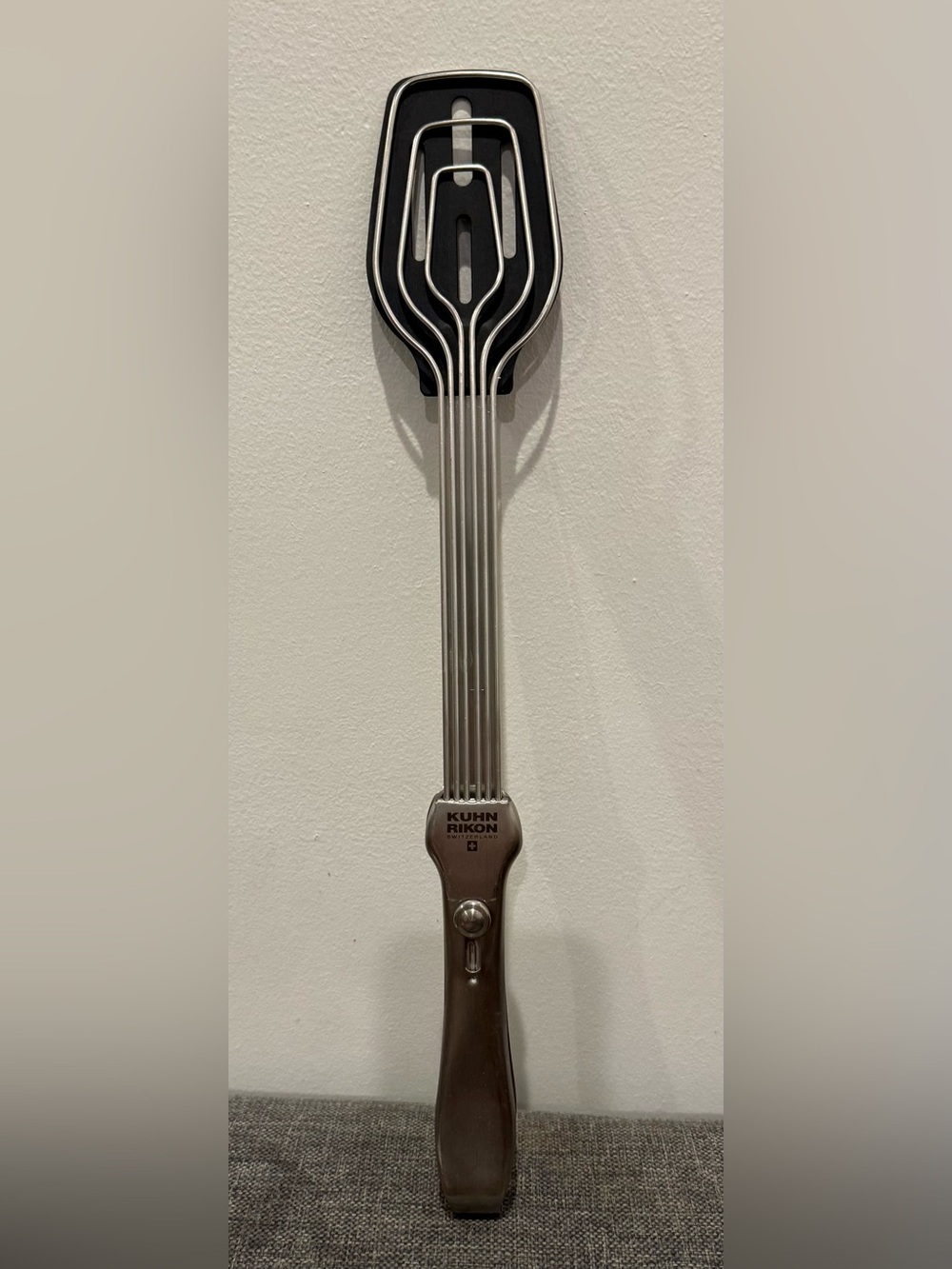 Kuhn Rikon Switzerland Stainless Steel Easy Lock Spatula Tongs